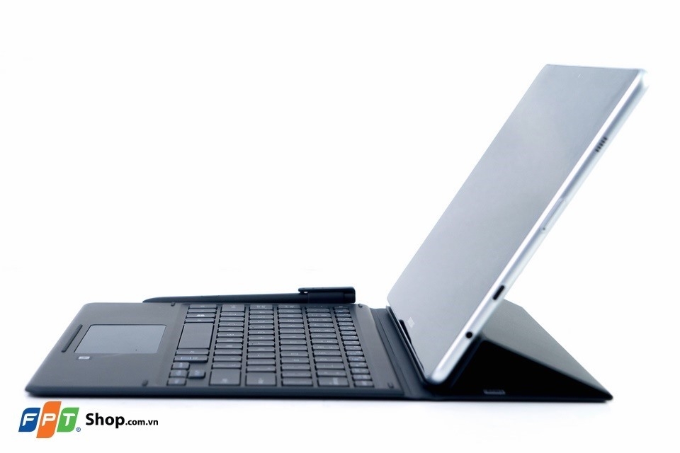 Máy được làm từ kim loại nguyên khối