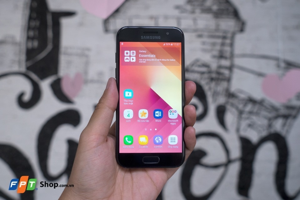 Màn hình của Galaxy A3 2017
