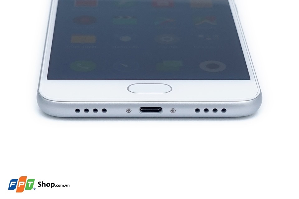 Meizu M3 Note nổi bật hơn một chút khi được trang bị cảm biến vân tay ở mặt trước