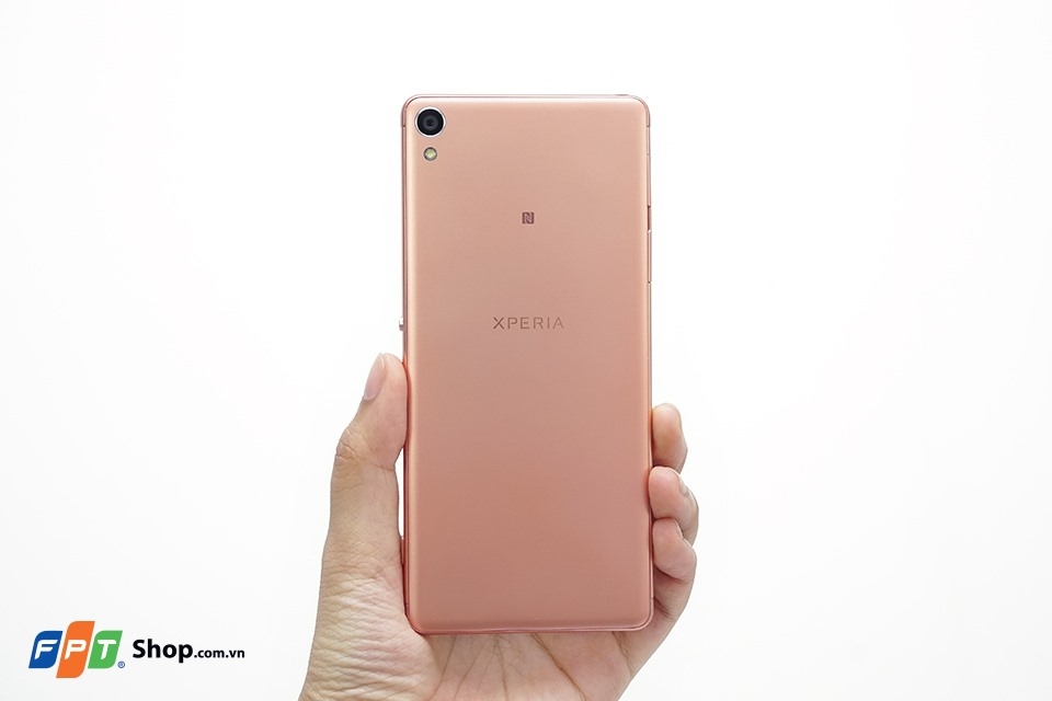 Camera chính của Sony Xperia XA có độ phân giải 13MP, trong khi camera phụ là 8MP