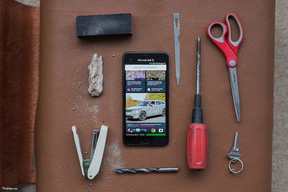 Thử nghiệm độ cứng màn hình Sapphire trên HTC U Ultra Những vật dụng được dùng để thử nghiệm
