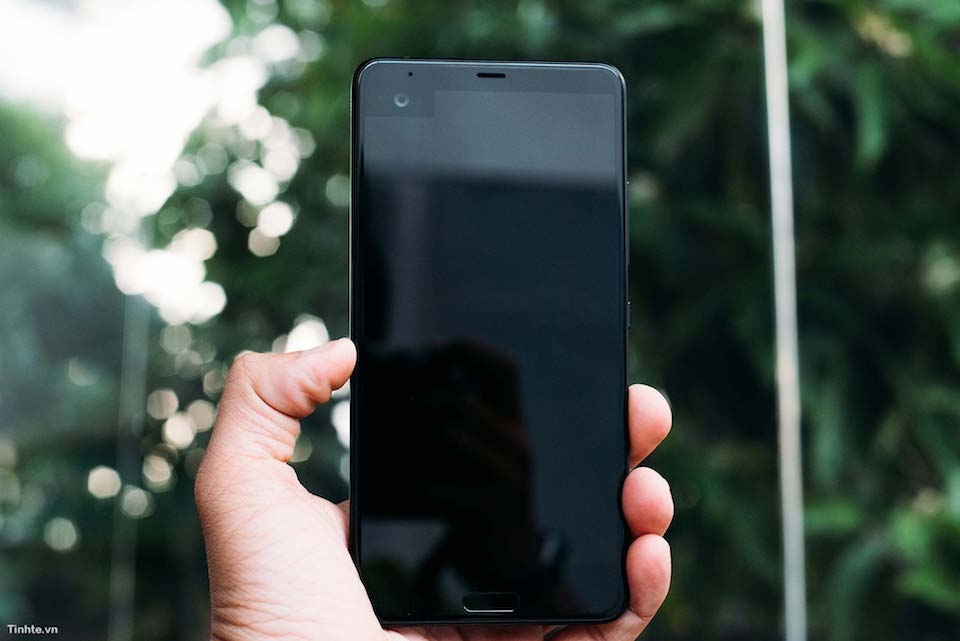 Thử nghiệm độ cứng màn hình Sapphire trên HTC U Ultra Màn hình HTC U Ultra vẫn sống sót sau màn thử nghiệm khắc nghiệt