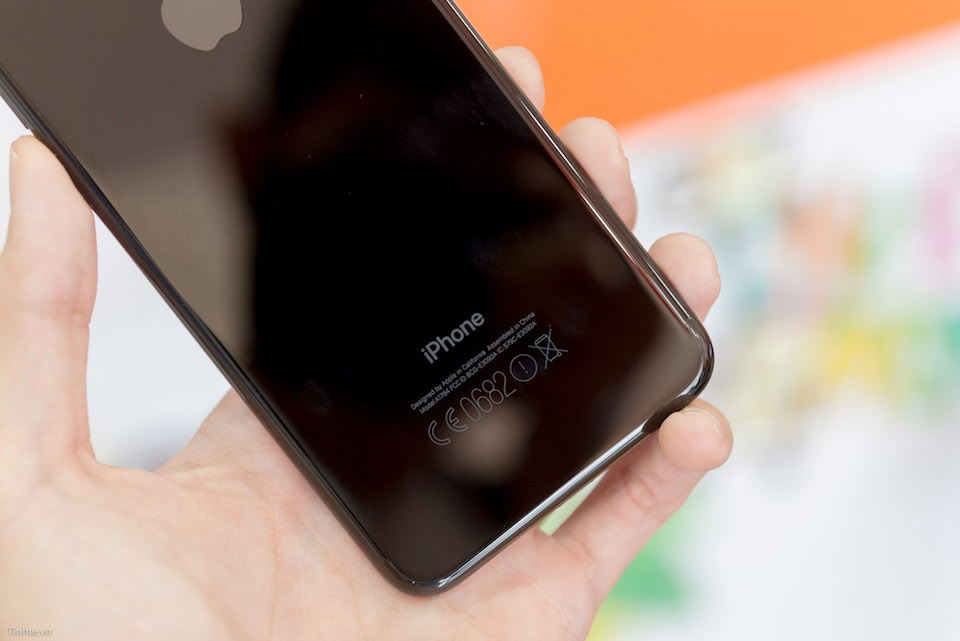 iPhone 7 và iPhone 7 Plus bản Jet Black giảm giá mạnh