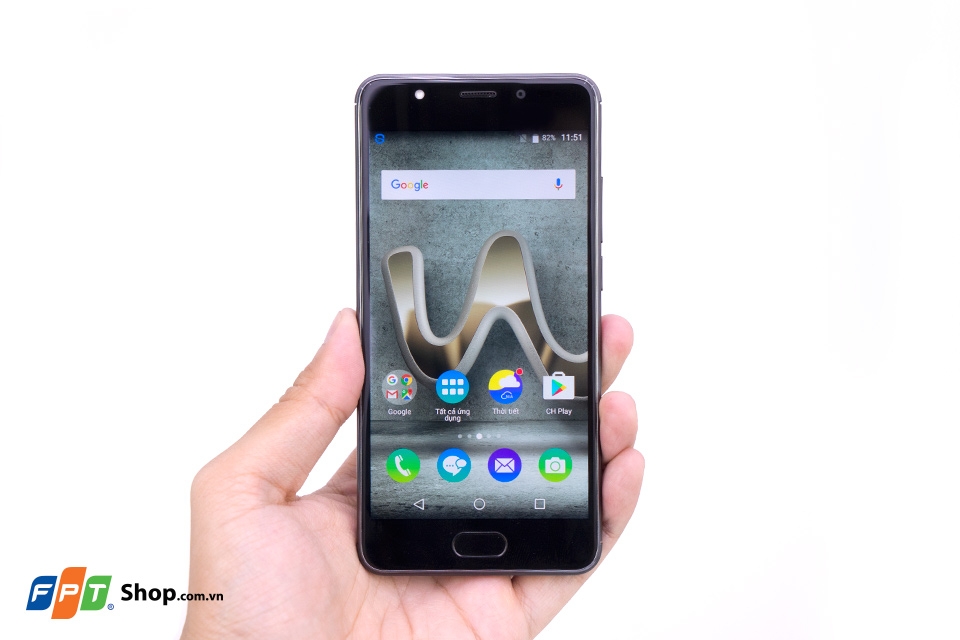 Mặt trước là màn hình kích thước 5 inch có viền rất mỏng