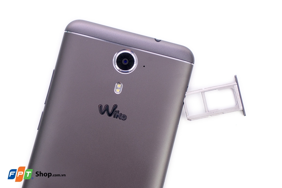 Cạnh trái là khay SIM