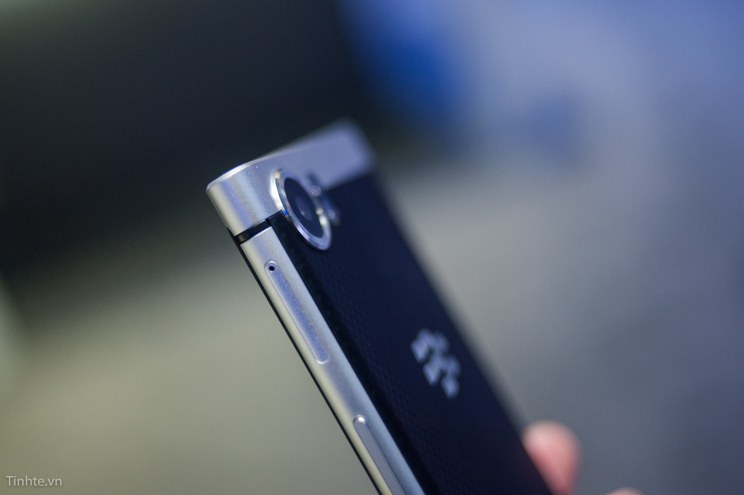 Camera sau của BlackBerry Mercury