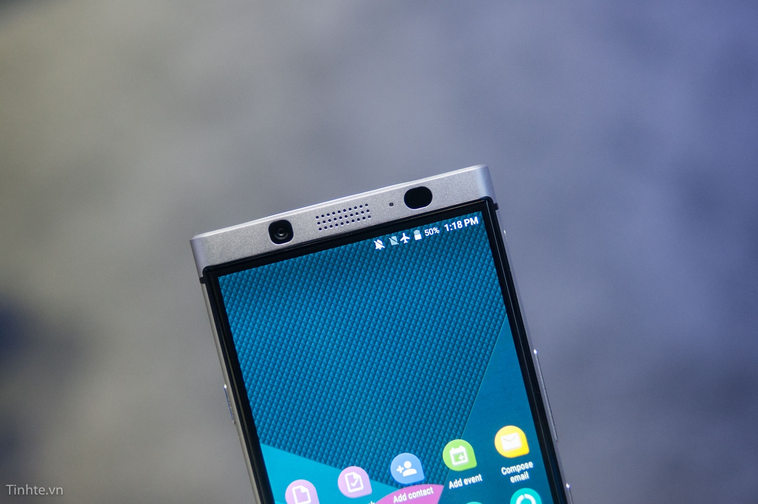 Màn hình và viền trên màn hình của BlackBerry Mercury