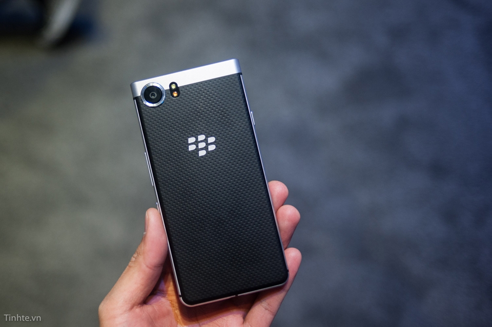 Mặt sau của BlackBerry Mercury