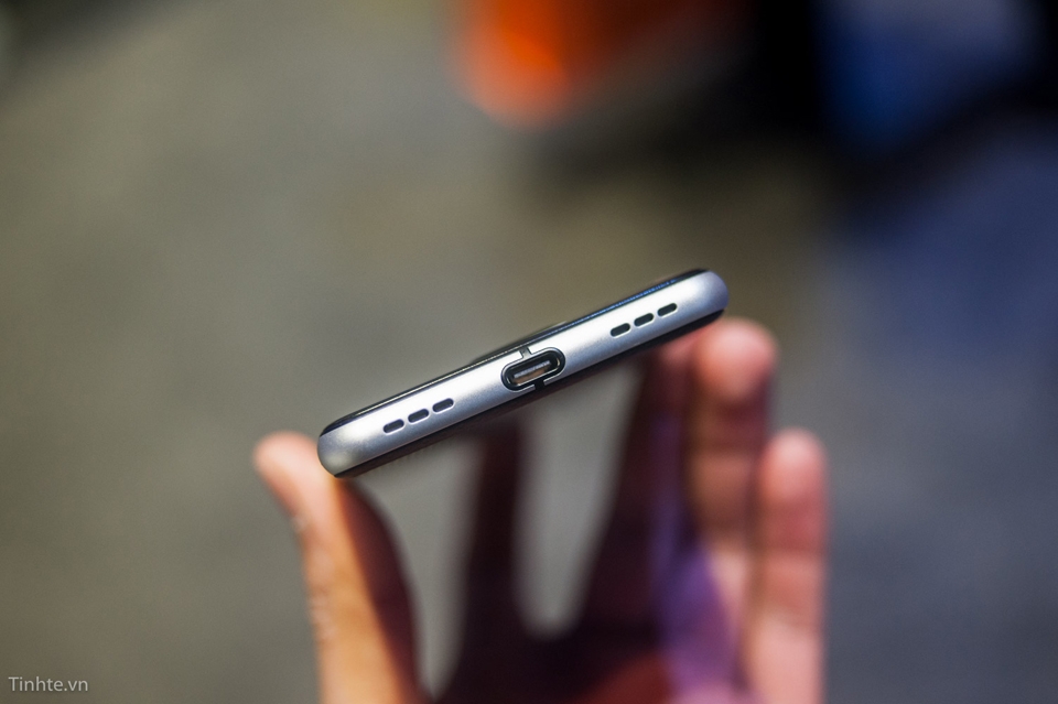 BlackBerry Mercury dùng USB Type-C