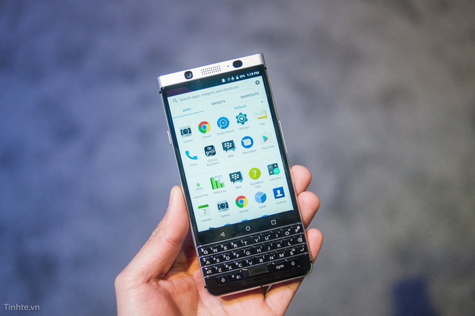 Mặt trước của BlackBerry Mercury