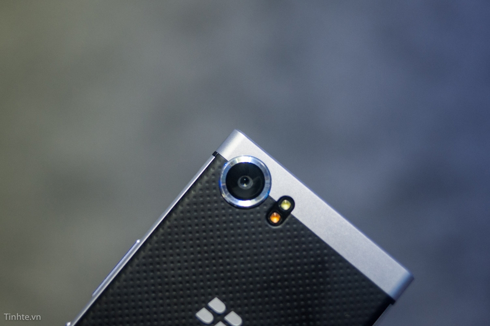 Camera sau 16MP của BlackBerry Mercury