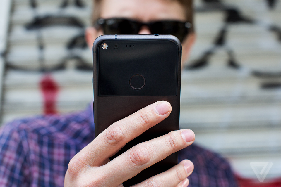 Top smartphone Android tiêu biểu nhất năm 2016 Google Pixel