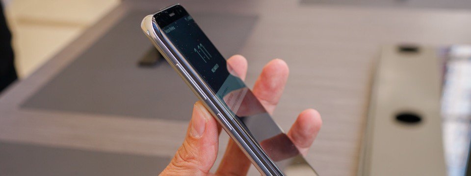 Phím cứng kích hoạt trợ lý ảo Bixby trên Galaxy S8.