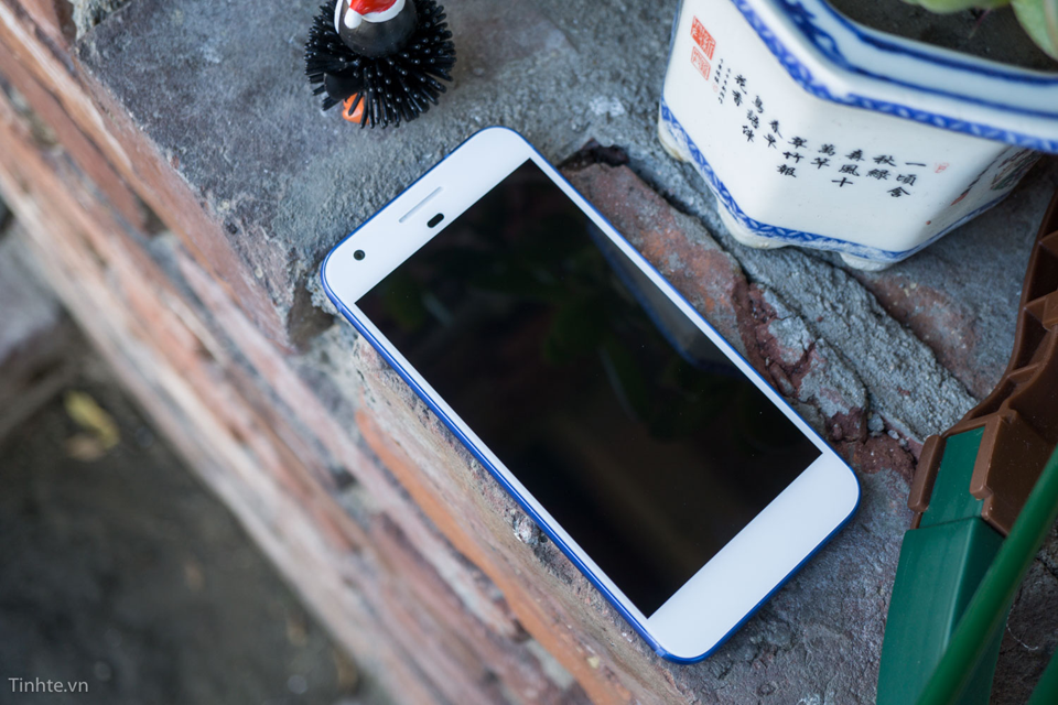 Google Pixel màu xanh có màu sắc rất lạ