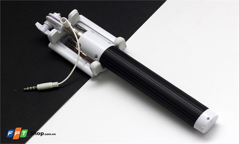 5 món đồ công nghệ bạn nên mang theo khi du lịch Gậy tự sướng