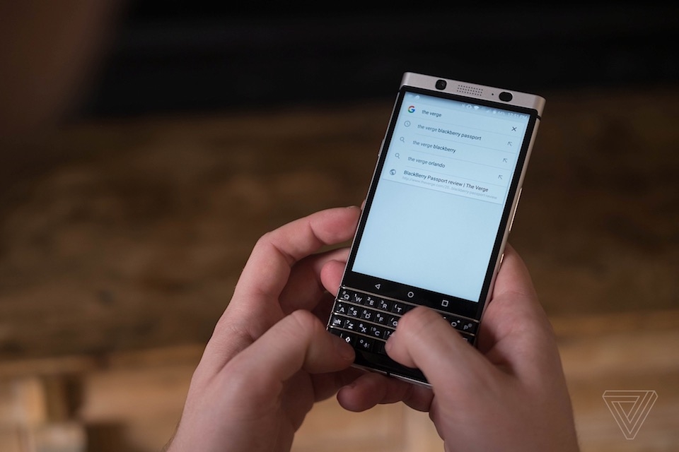 BlackBerry tiếp tục giảm doanh thu và giá cổ phiếu BlackBerry KeyOne