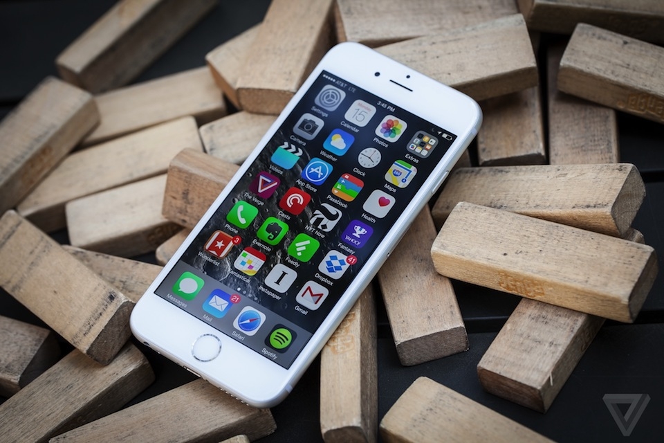 iPhone 6S hoạt động mượt mà với bộ vi xử lý Apple A9 và RAM 2GB.