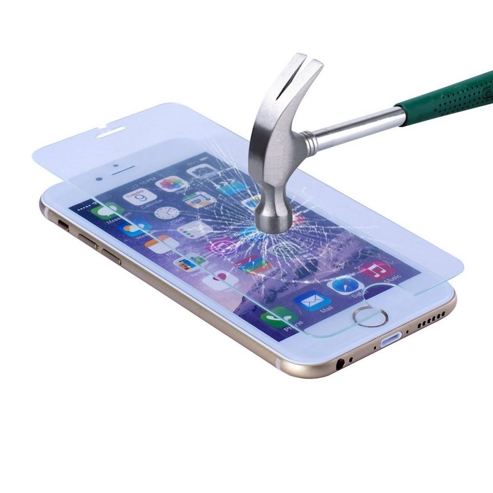 Kính cường lực giúp iPhone tránh một phần hỏng hóc trước các va đập.