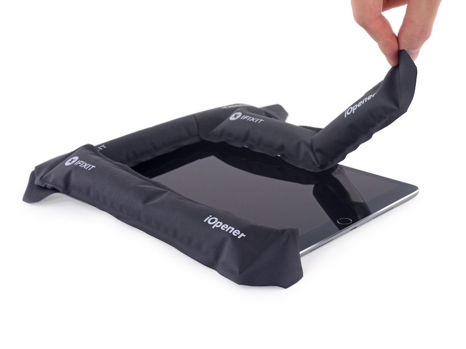 Tháo màn hình ra khỏi khung máy