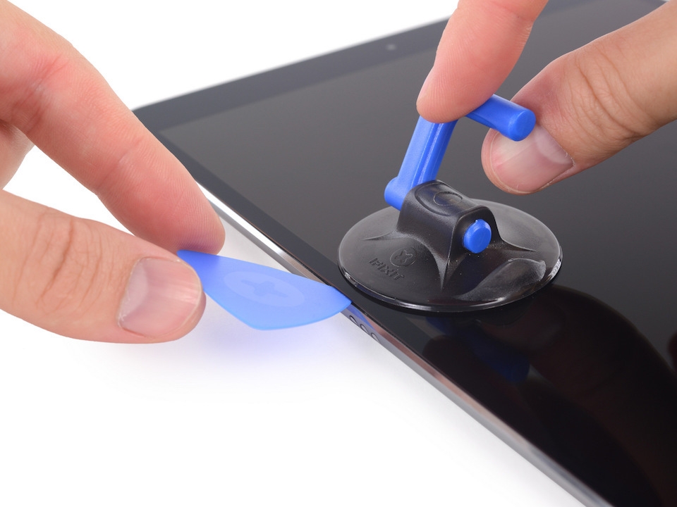 Tháo màn hình ra khỏi khung máy