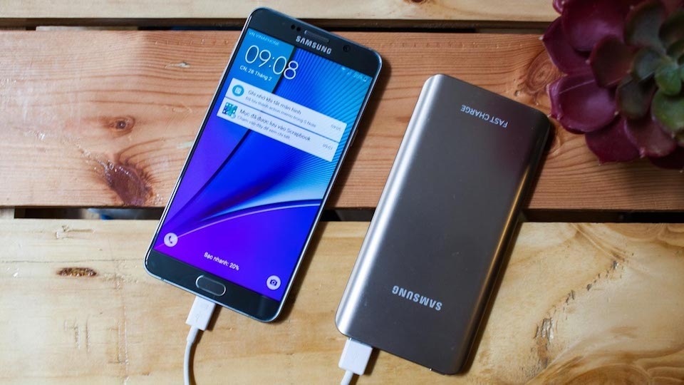 Samsung Fast Charge có khả năng sạc đầy 50% cho Galaxy Note 5 trong 30 phút.