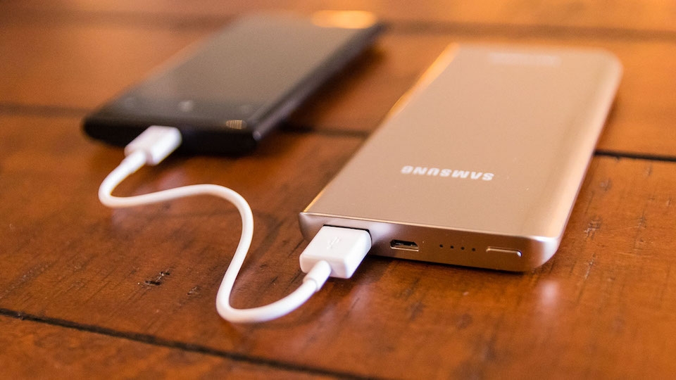 Để sạc đầy Samsung Fast Charge, người dùng sẽ tốn khoảng 2 giờ 45 phút.