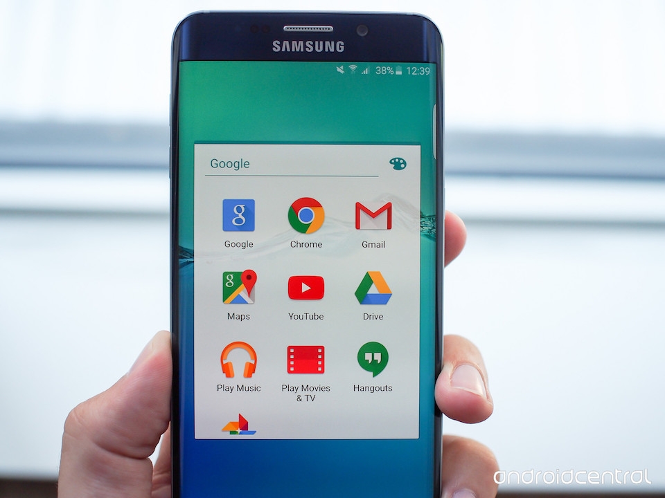 Ngoài Samsung, Google cũng đang trả tiền cho nhiều nhà sản xuất khác để trở thành công cụ tìm kiếm mặc định.