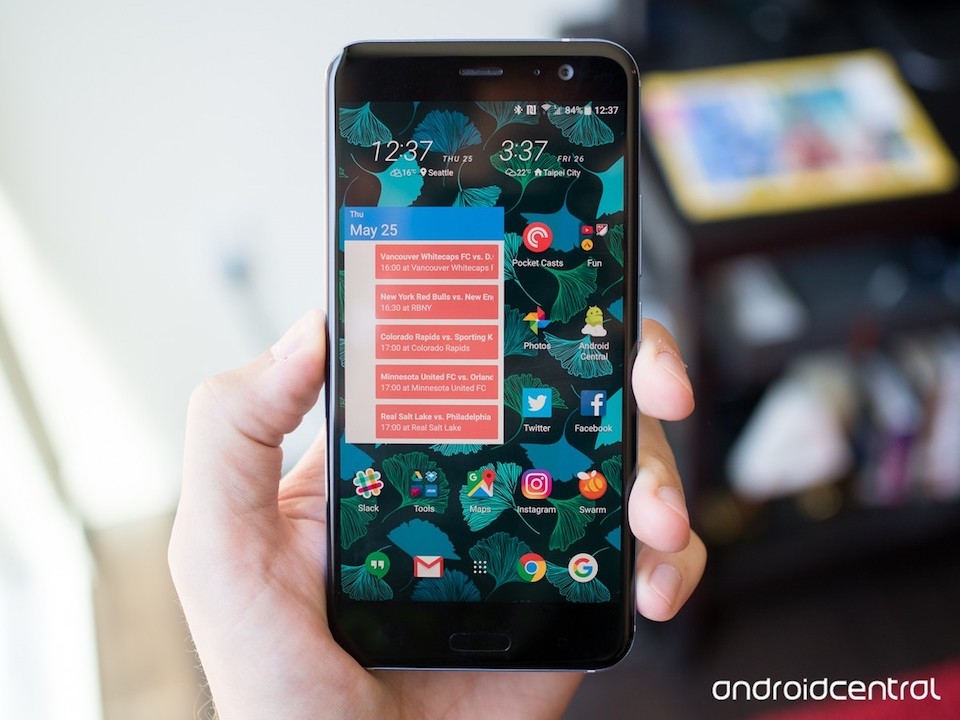 HTC U11 bắt đầu nhận bản cập nhật OTA Trong bản cập nhật OTA mới, HTC U11 sẽ được bổ sung tính năng Bluetooth 5.0 và camera quay phim 60FPS.