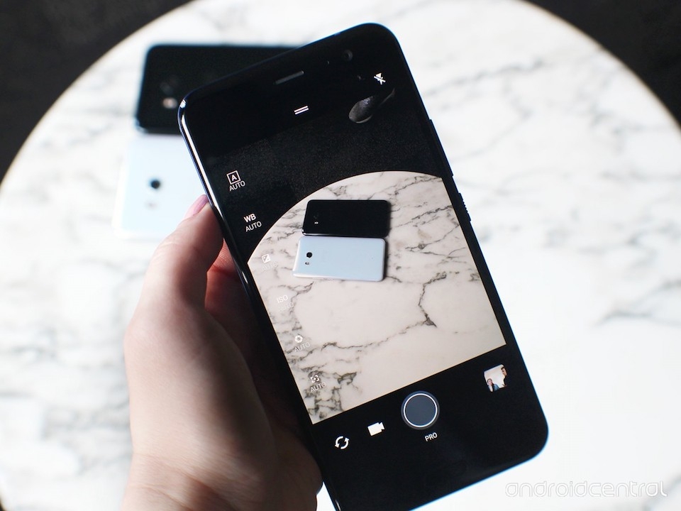HTC U11 bắt đầu nhận bản cập nhật OTA Camera HTC U11 sẽ được bổ sung tính năng quay phim 60FPS ở độ phân giải FullHD.
