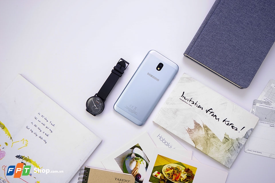 Có thể nổi mặt lưng chính là điểm nhấn lớn nhất của Galaxy J3 Pro.