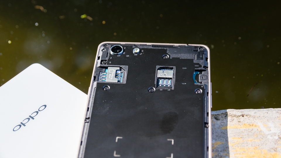 Cách khắc phục điện thoại OPPO không nhận SIM Điện thoại không nhận SIM do chân SIM có vấn đề.