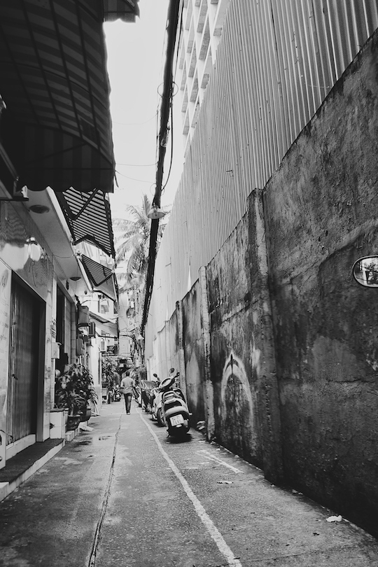 Bộ ảnh cùng camera Vivo V7 Plus ngao du Sài Gòn Hoài cổ hơn với hiệu ứng chụp ảnh trắng – đen để thấy được độ chi tiết mà camera Vivo V7 Plus thể hiện.