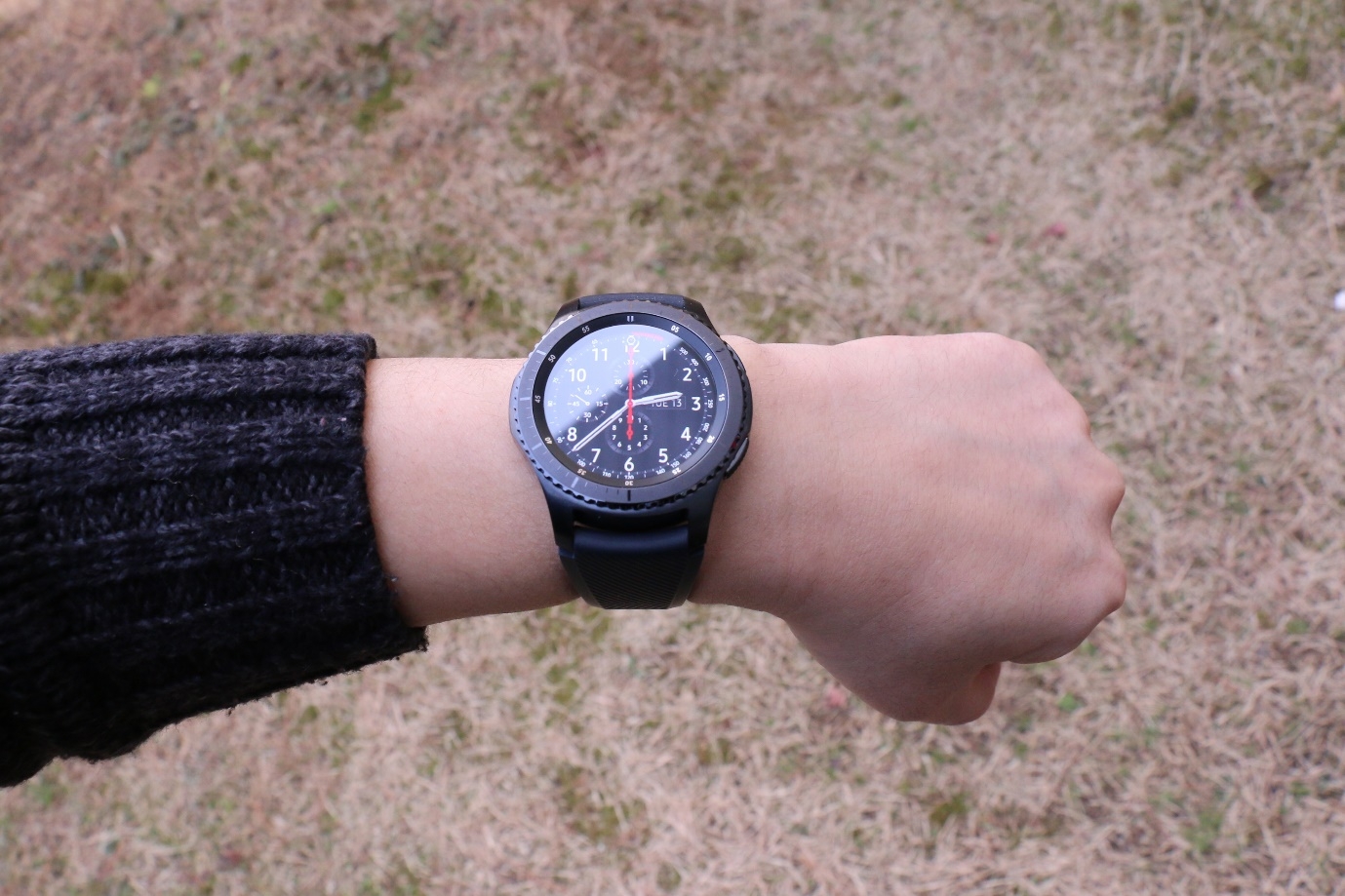 Gear S4 không quá khác biệt về thiết kế so với Gear S3.