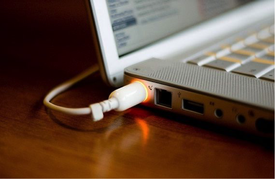 Hãy cắm sạc cho laptop.