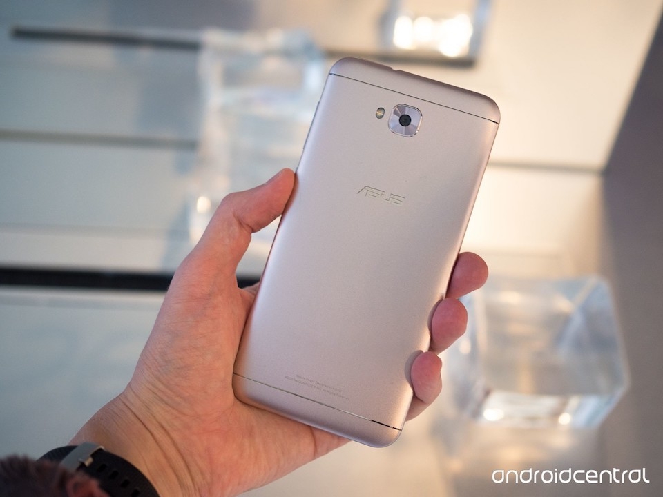 Camera chính của ZenFone 4 Selfie Pro có độ phân giải 16MP.