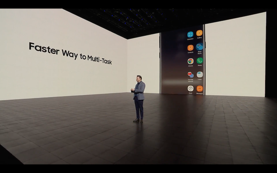 Để sử dụng tính năng mở nhanh ứng dụng, người dùng chỉ cần vuốt từ cạnh phải màn hình về phía bên trái.