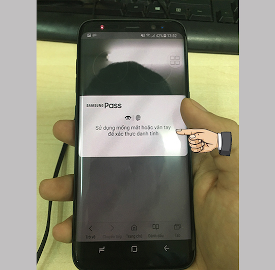 Mở trình duyệt Samsung Internet và đăng nhập mật khẩu Samsung Pass.