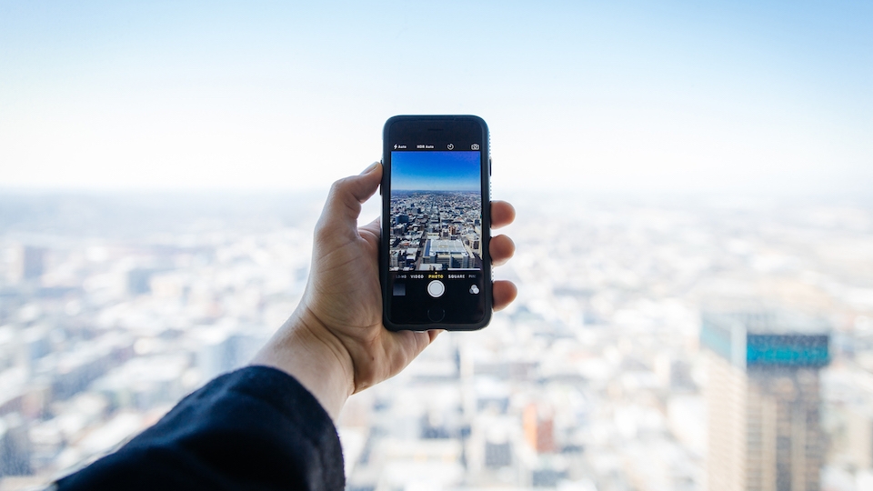 Điện thoại trở nên chậm chạm và hao pin khi bị nóng Mỗi điện thoại đều được thiết kế để hoạt động tối ưu ở một khoảng nhiệt độ nhất định