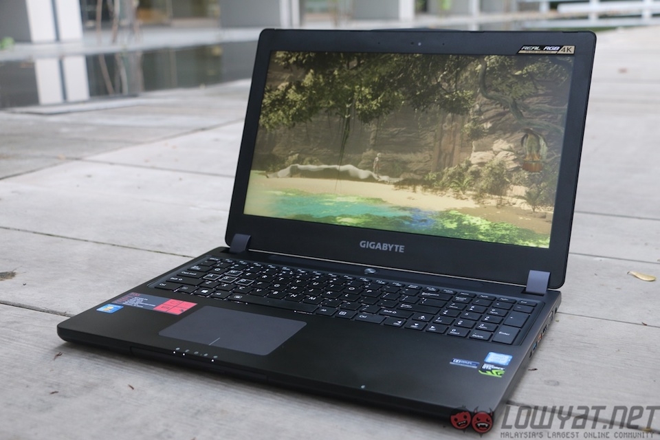 Laptop chơi game Gigabyte P35X v5