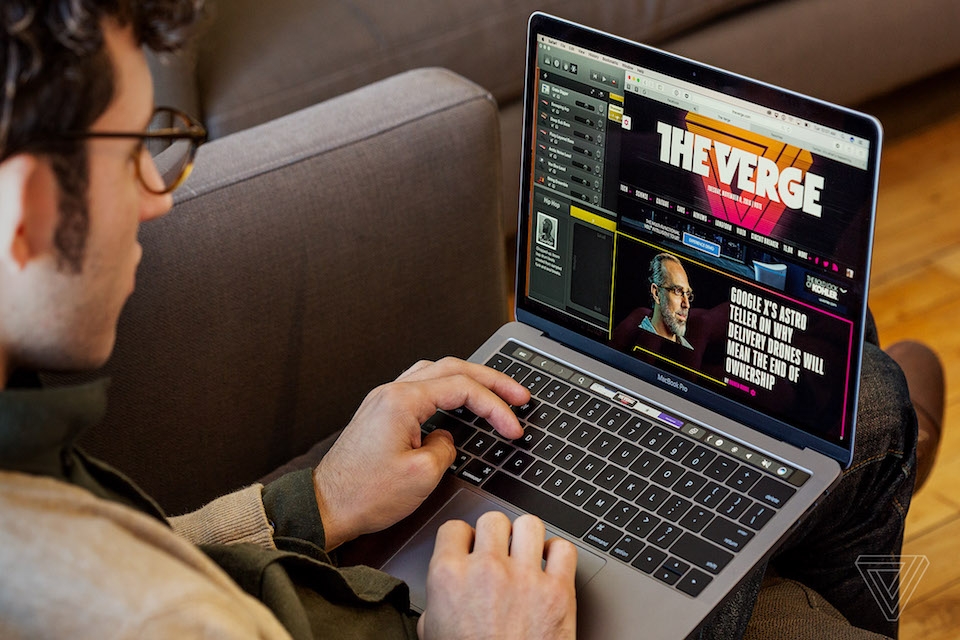 Sự sáng tạo không đi đôi với trải nghiệm người dùng Macbook Pro Touchbar