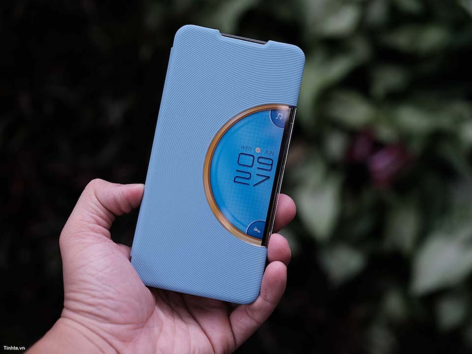 Trên tay Tecno Camon CX phiên bản Manchester City Case bảo vệ được thiết kế rất đặc biệt