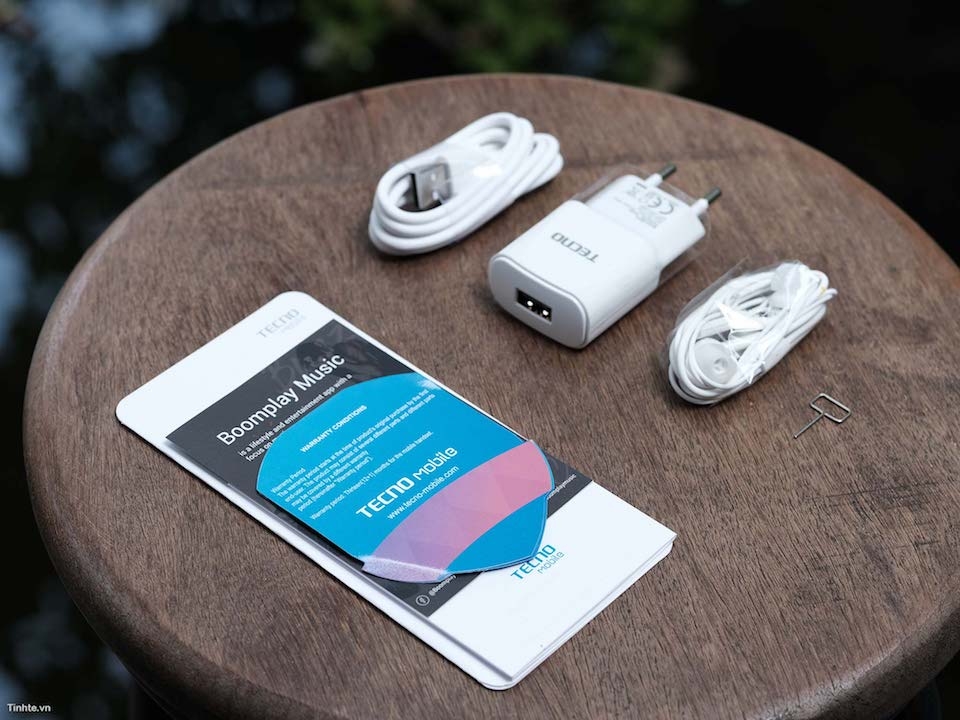 Trên tay Tecno Camon CX phiên bản Manchester City Toàn bộ phụ kiện theo máy