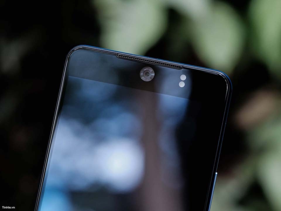 Trên tay Tecno Camon CX phiên bản Manchester City Camera trước của Camon CX