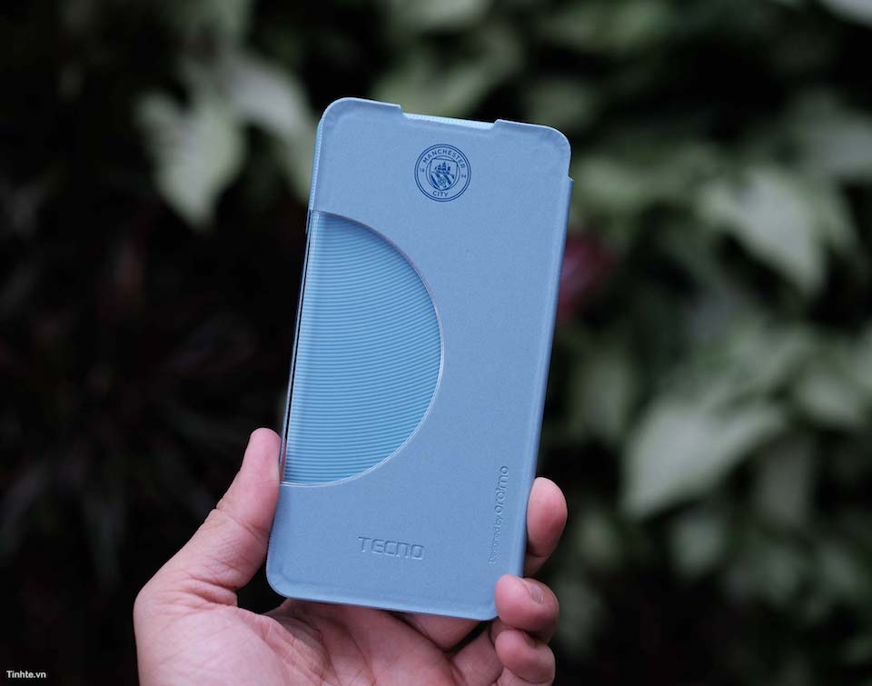Trên tay Tecno Camon CX phiên bản Manchester City Case bảo vệ