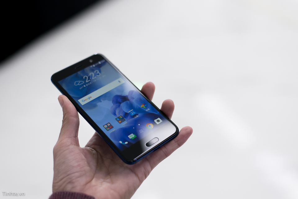 Đánh giá nhanh HTC U Play mới vừa ra mắt HTC U Play nhỏ hơn một chút so với U Ultra