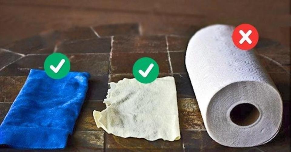Làm sạch màn hình điện thoại bằng sợi vải
