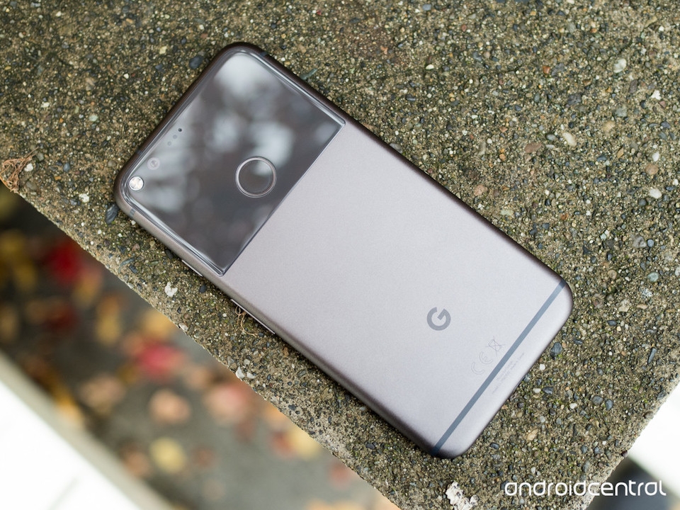Cảm biến vân tay của Pixel XL đặt ở mặt sau