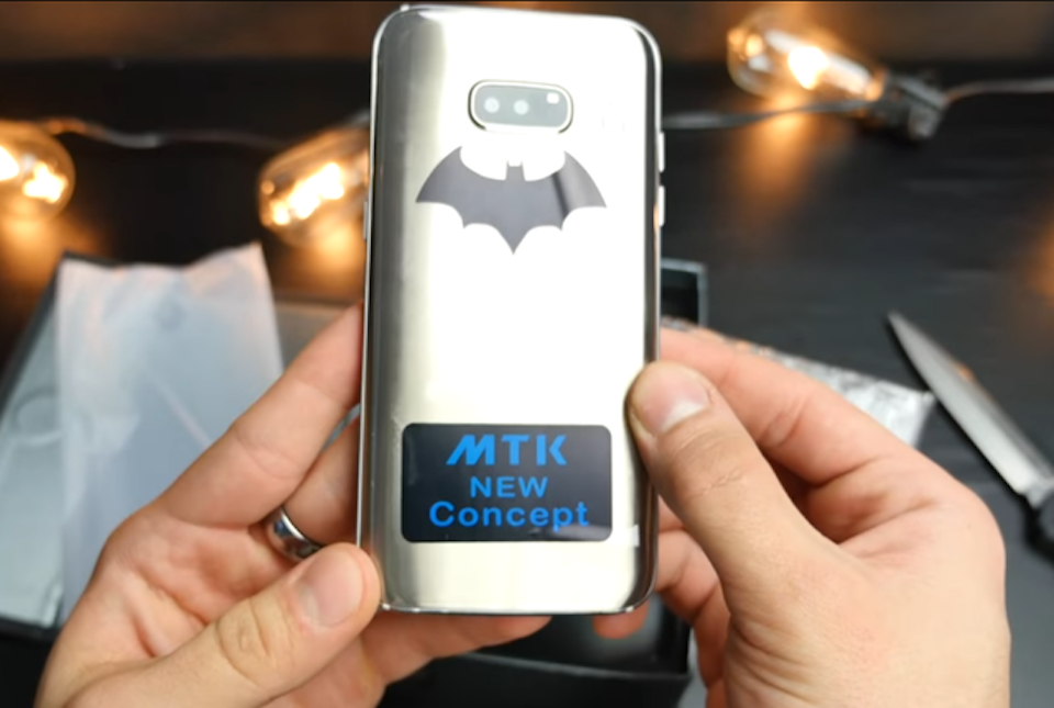 Trên tay Galaxy S8 nhái với camera kép có giá 100USD Mặt sau nổi bật với cụm camera kép