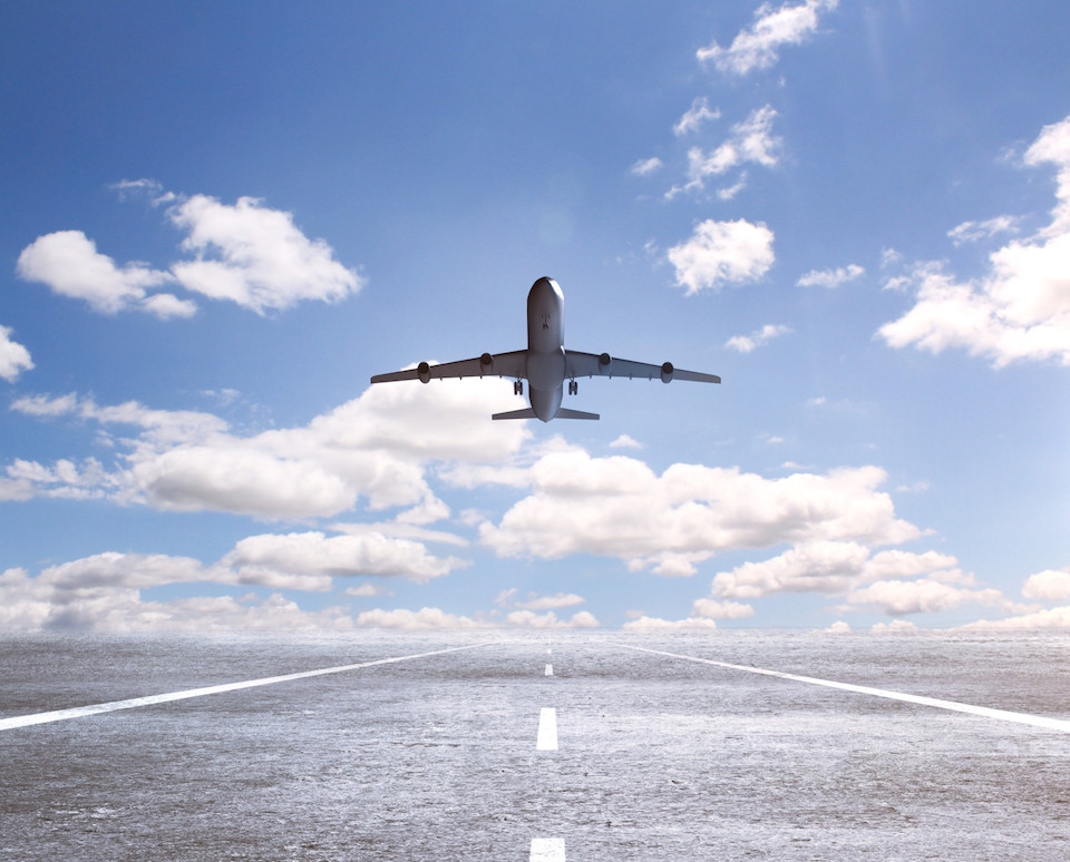 Tại sao phải tắt điện thoại khi lên máy bay? Dùng điện thoại trên máy bay có thể trở thành nguyên nhân gián tiếp khiến máy bay bị rớt