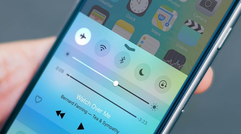 Tại sao phải tắt điện thoại khi lên máy bay? Hãy tắt điện thoại trên máy bay, hoặc chuyển điện thoại sang chế độ máy bay